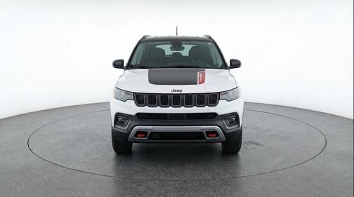 Bright White Clearcoat 2025 Jeep Compass Trailhawk