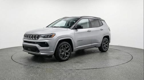 Silver Zynith Metallic Clearcoat 2025 Jeep Compass Limited