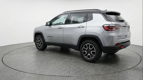 Silver Zynith Metallic Clearcoat 2025 Jeep Compass Trailhawk