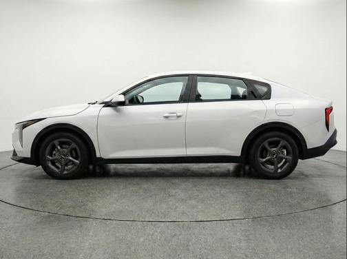 Snow White Pearl 2025 Kia K4 LXS