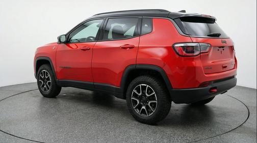 Red Hot Pearlcoat 2025 Jeep Compass Trailhawk