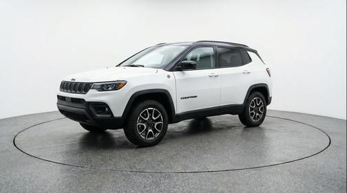 Bright White Clearcoat 2025 Jeep Compass Trailhawk