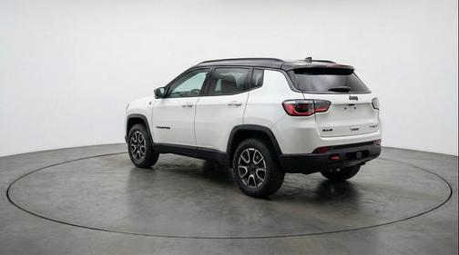 Bright White Clearcoat 2025 Jeep Compass Trailhawk