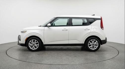 Snow White Pearl 2025 Kia Soul LX