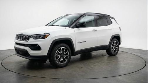 Bright White Clearcoat 2025 Jeep Compass Trailhawk