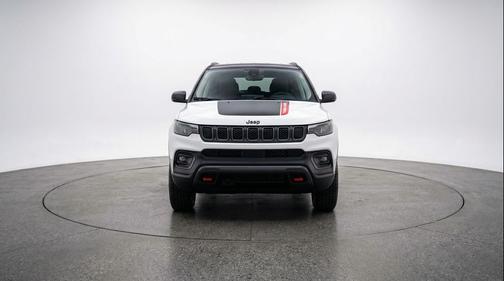 Bright White Clearcoat 2025 Jeep Compass Trailhawk