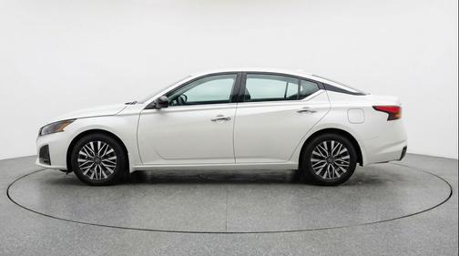 Glacier White 2025 Nissan Altima SV FWD