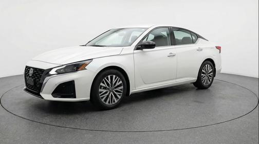 Glacier White 2025 Nissan Altima SV FWD