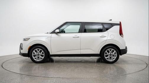 Snow White Pearl 2025 Kia Soul LX