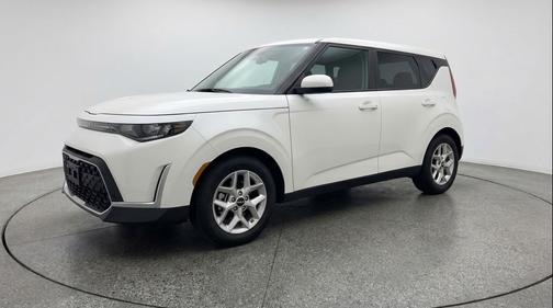 Snow White Pearl 2025 Kia Soul LX