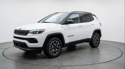 Bright White Clearcoat 2025 Jeep Compass Trailhawk