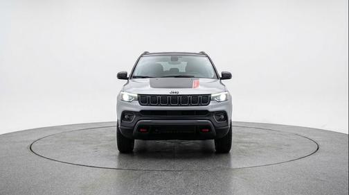 Silver Zynith Metallic Clearcoat 2025 Jeep Compass Trailhawk