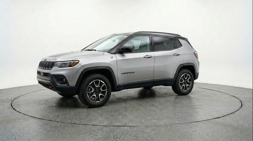 Silver Zynith Metallic Clearcoat 2025 Jeep Compass Trailhawk