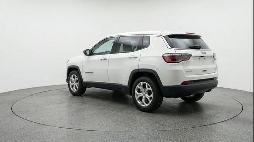 Bright White Clearcoat 2025 Jeep Compass Latitude