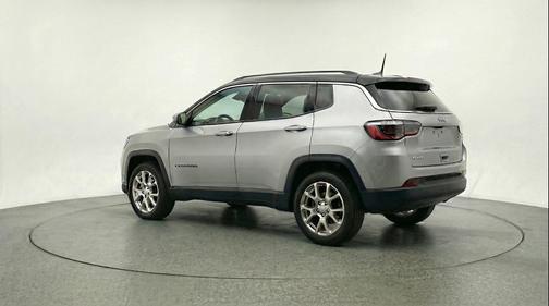 Silver Zynith Metallic Clearcoat 2025 Jeep Compass Limited