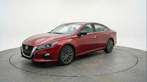 Garnet Pearl Metallic 2025 Nissan Altima SV FWD