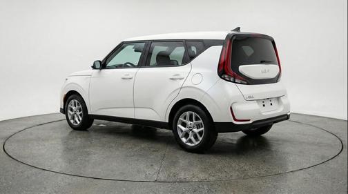 Snow White Pearl 2025 Kia Soul LX