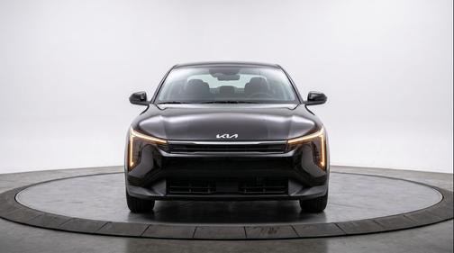 Aurora Black Pearl 2025 Kia K4 LXS