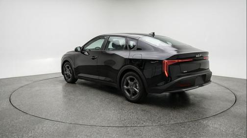 Aurora Black Pearl 2025 Kia K4 LXS