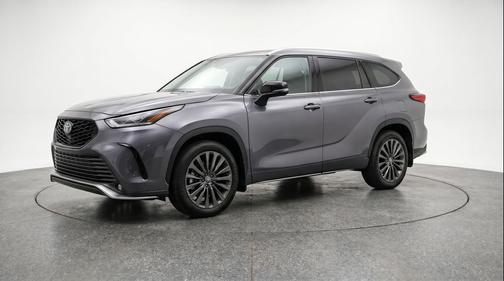 Magnetic Gray Metallic 2025 Toyota Highlander LE
