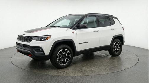 Bright White Clearcoat 2025 Jeep Compass Trailhawk