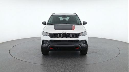 Bright White Clearcoat 2025 Jeep Compass Trailhawk