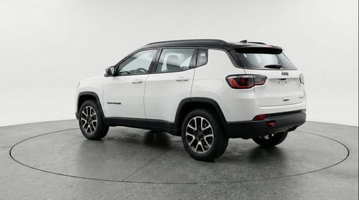 Bright White Clearcoat 2025 Jeep Compass Trailhawk