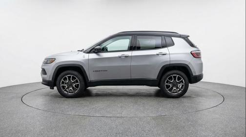 Silver Zynith Metallic Clearcoat 2025 Jeep Compass Trailhawk