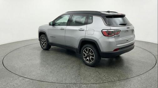 Silver Zynith Metallic Clearcoat 2025 Jeep Compass Trailhawk
