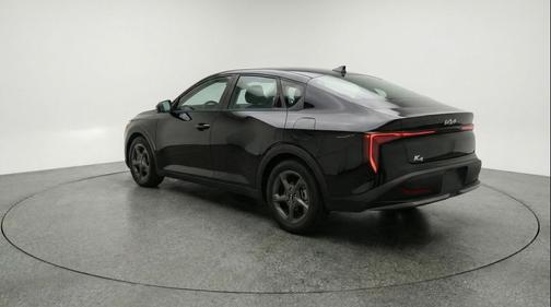 Aurora Black Pearl 2025 Kia K4 LXS