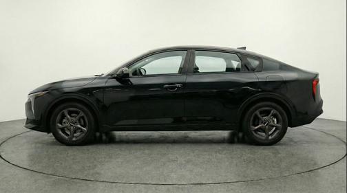 Aurora Black Pearl 2025 Kia K4 LXS