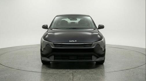 Aurora Black Pearl 2025 Kia K4 LXS