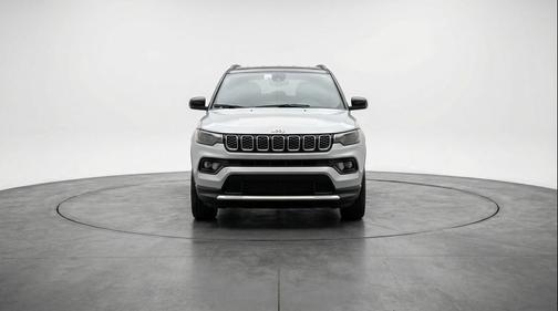 Silver Zynith Metallic Clearcoat 2025 Jeep Compass Limited