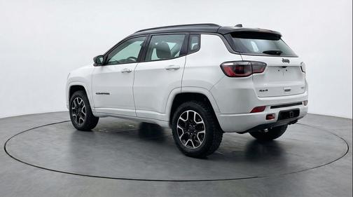 Bright White Clearcoat 2025 Jeep Compass Trailhawk