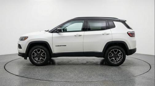 Bright White Clearcoat 2025 Jeep Compass Trailhawk