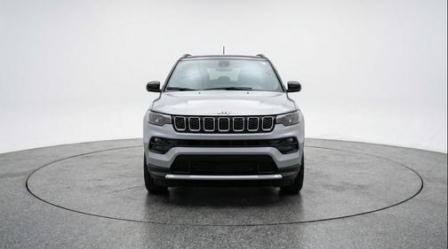 Silver Zynith Metallic Clearcoat 2025 Jeep Compass Limited