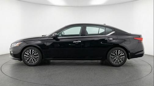 Super Black 2025 Nissan Altima SV FWD