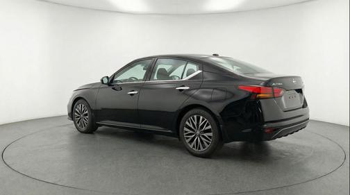 Super Black 2025 Nissan Altima SV FWD