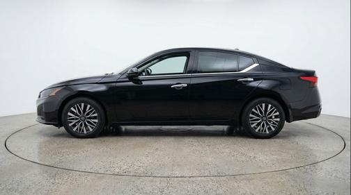 Super Black 2025 Nissan Altima SV FWD