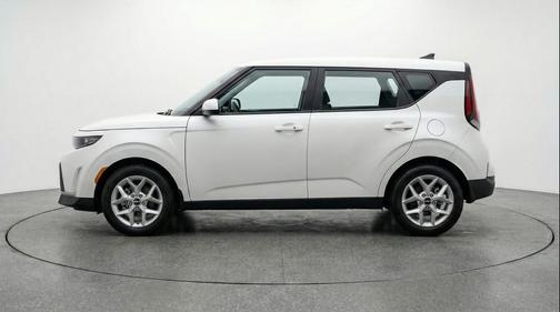 Snow White Pearl 2025 Kia Soul LX