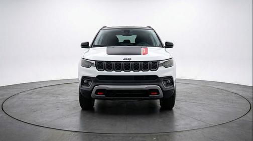 Bright White Clearcoat 2025 Jeep Compass Trailhawk