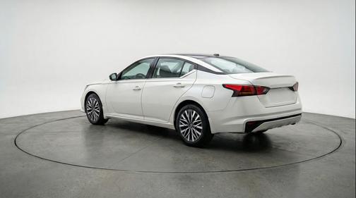Glacier White 2025 Nissan Altima SV FWD