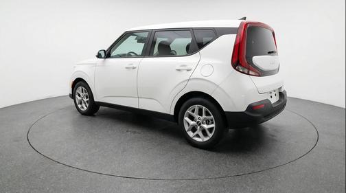 Snow White Pearl 2025 Kia Soul LX