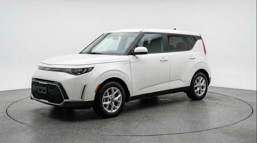 Snow White Pearl 2025 Kia Soul LX