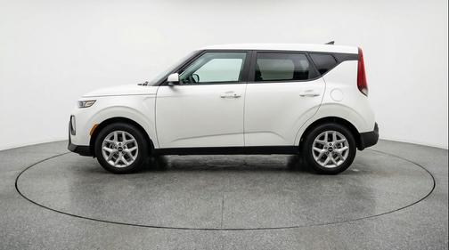 Snow White Pearl 2025 Kia Soul LX