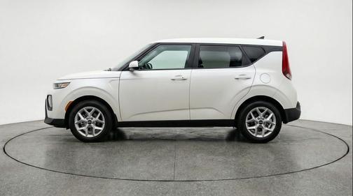 Snow White Pearl 2025 Kia Soul LX