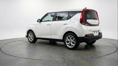 Snow White Pearl 2025 Kia Soul LX