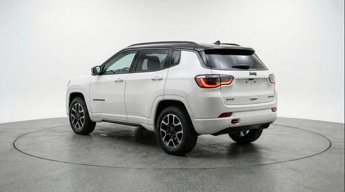 Bright White Clearcoat 2025 Jeep Compass Trailhawk