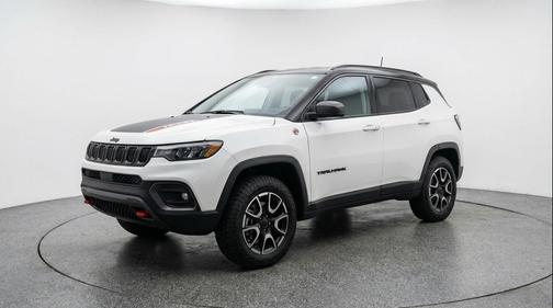 Bright White Clearcoat 2025 Jeep Compass Trailhawk