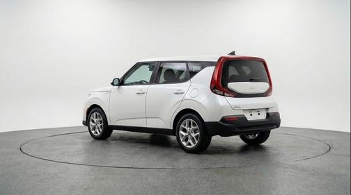 Snow White Pearl 2025 Kia Soul LX